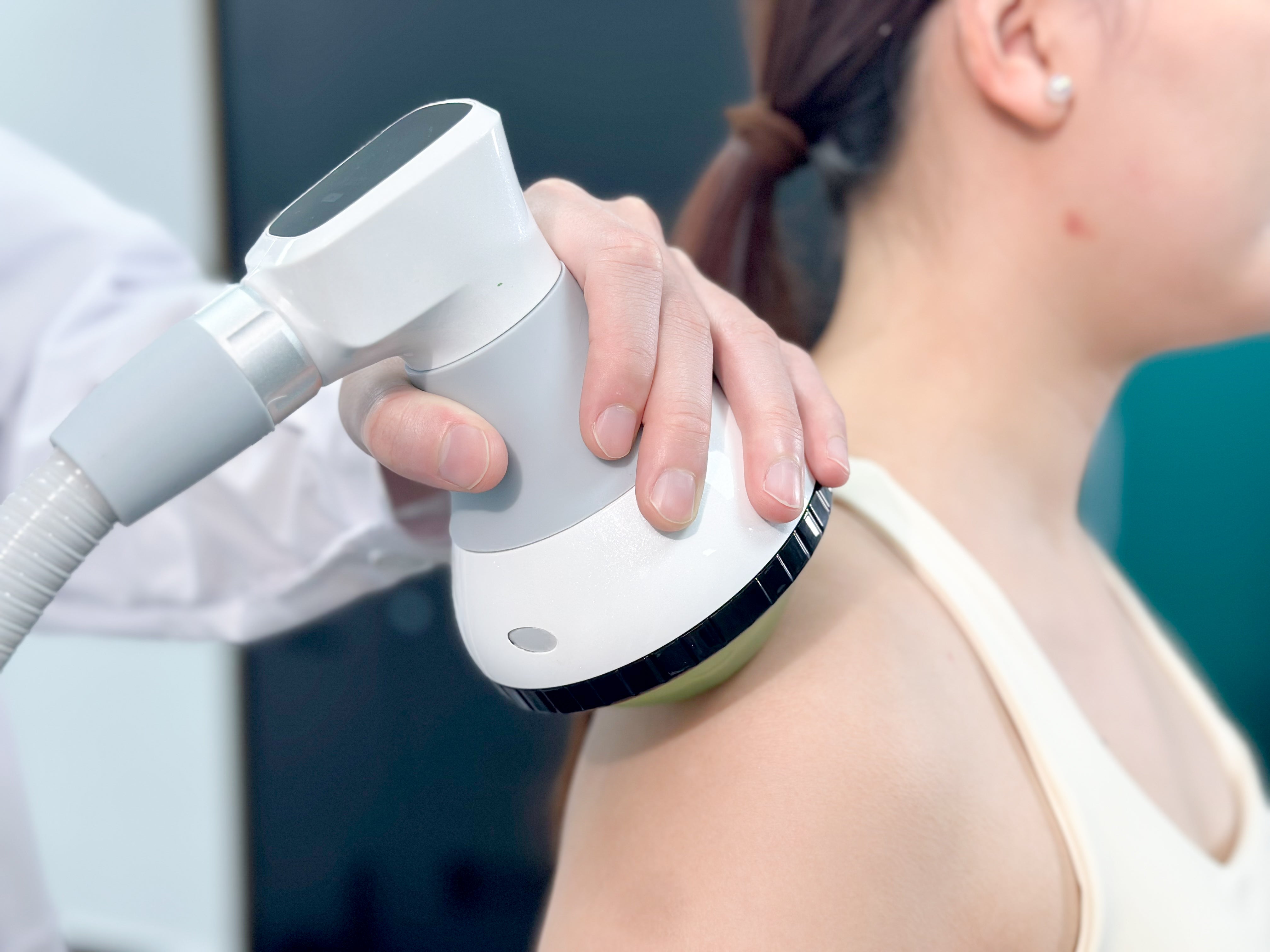 Piezoelectric Focused Shockwave Machine | Piezonia by Kaphaphysio
